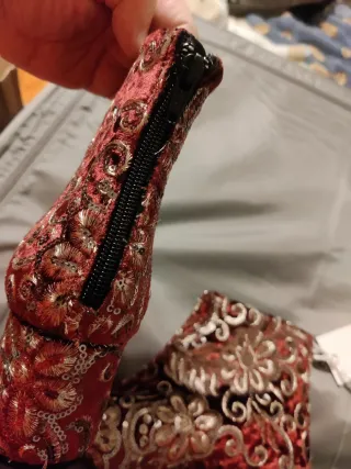 Botines Vas Bordados Dorados y cobrizo