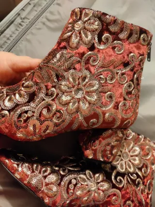 Botines Vas Bordados Dorados y cobrizo