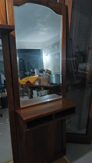 Specchiera ingresso con mensole in legno