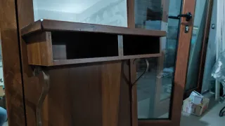 Specchiera ingresso con mensole in legno