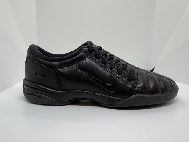 WMNS Nike T90 (Total 90 III). talla 38.5 Black