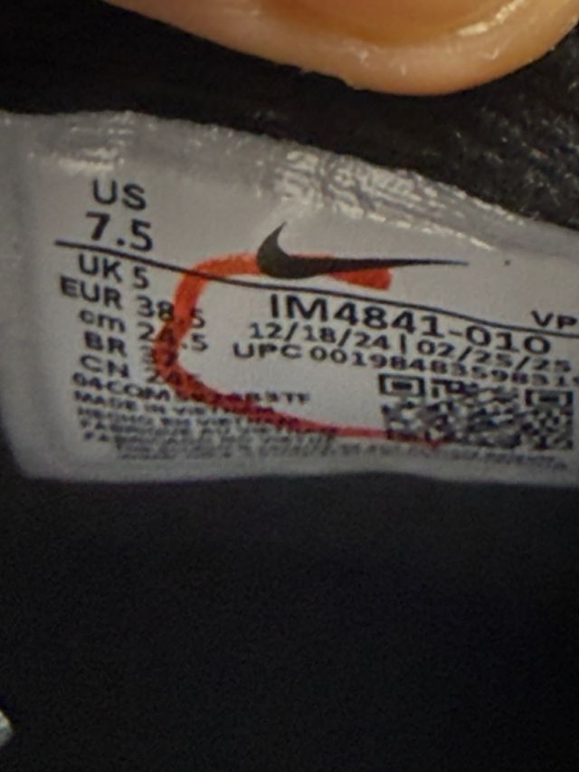 WMNS Nike T90 (Total 90 III). talla 38.5 Black