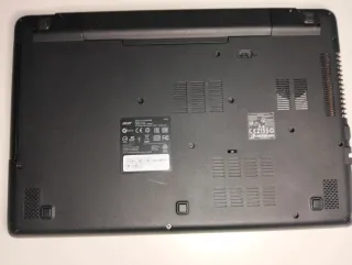 Acer Aspire E5-521 Rojo