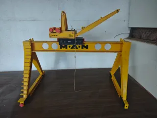 Grúa MAN antigua
