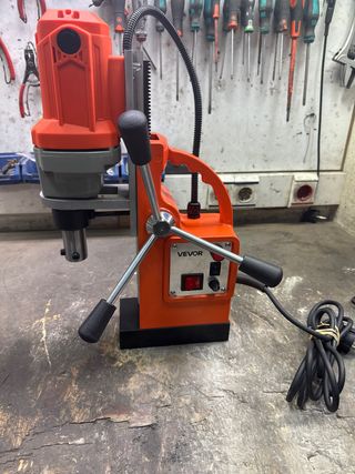 Taladro magnético VEVOR naranja