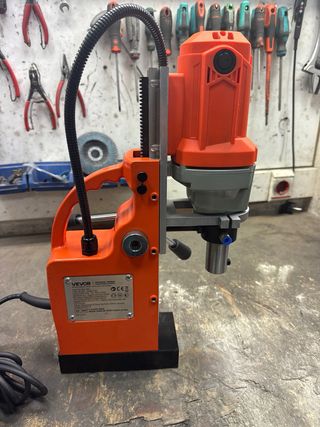 Taladro magnético VEVOR naranja