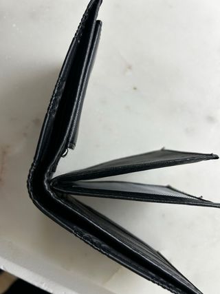 Cartera negra. Polipiel.