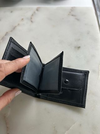 Cartera negra. Polipiel.