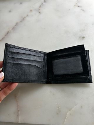 Cartera negra. Polipiel.