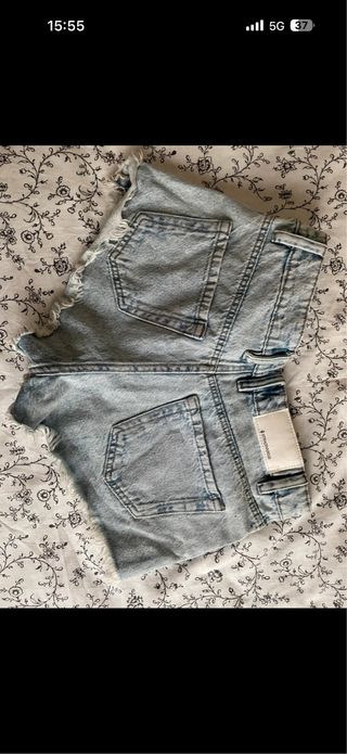 Pantalón corto vaquero desgastado