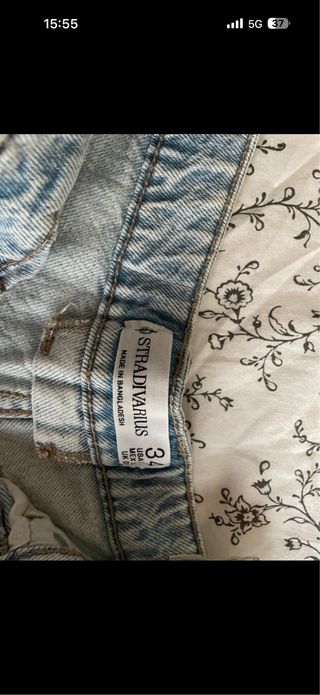 Pantalón corto vaquero desgastado