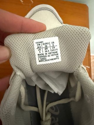 Zapatillas Asics Gel grises y blancas