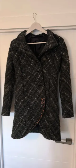 Abrigo Desigual gris y verde