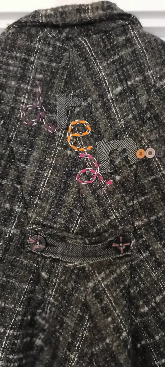 Abrigo Desigual gris y verde