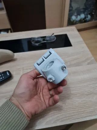 Abrazadera para desbrozadora