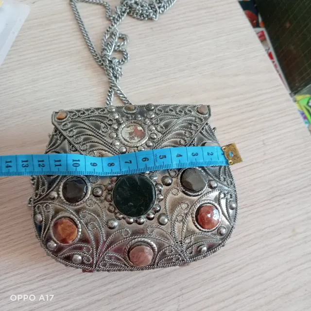 Bolso de fiesta metalizado con piedras