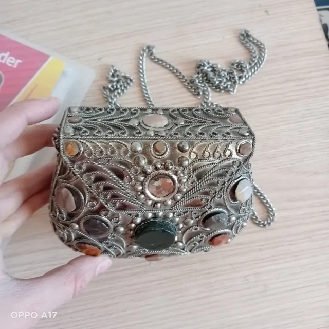 Bolso de fiesta metalizado con piedras