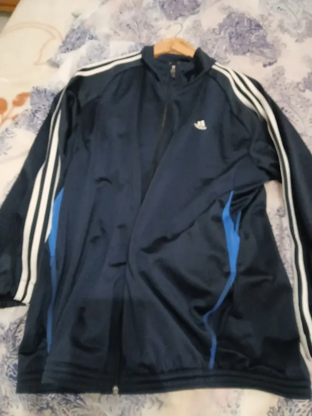 Chaqueta y pantalón deportiva Adidas azul y blanc