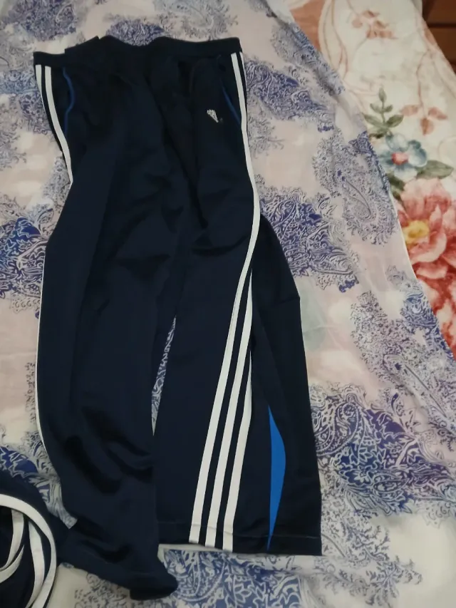 Chaqueta y pantalón deportiva Adidas azul y blanc