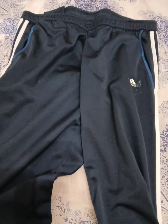 Chaqueta y pantalón deportiva Adidas azul y blanc