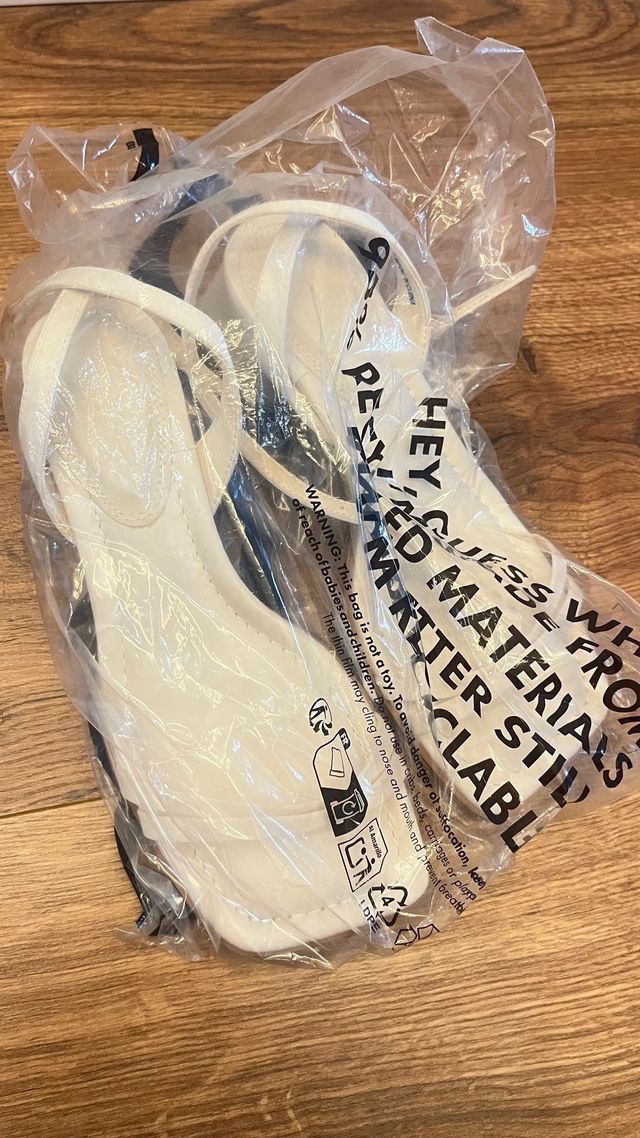 Sandalias blancas tacón bajo