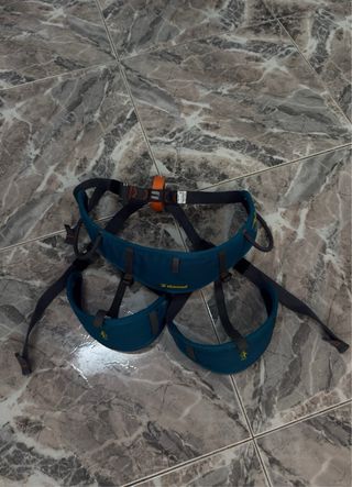 Arnés de escalada o vía ferrata