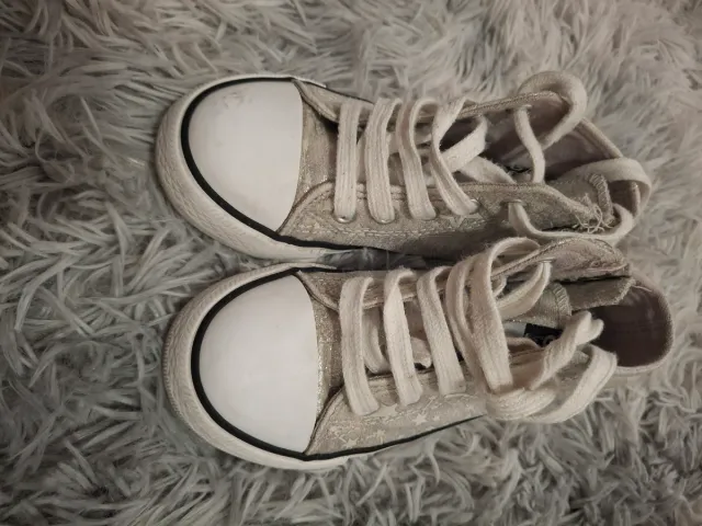 Zapatillas niña Conguitos estrellas plateadas