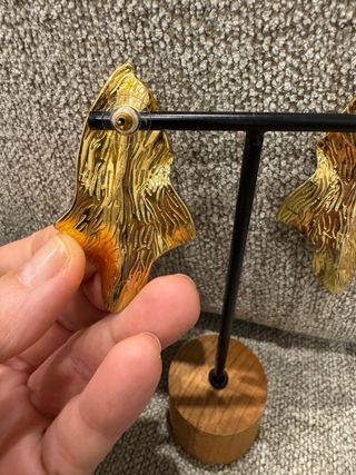 Pendientes dorados llamativos