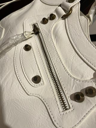 Borsa City bianca con borchie