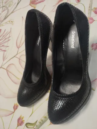 Zapatos de tacón negros con plataforma