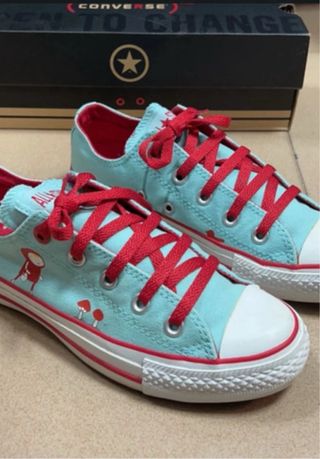 Zapatillas converse Caperucita Roja T36,5