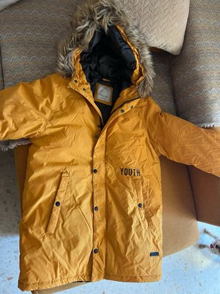 Chaqueta Zara niño capucha pelo. Talla 13/14.