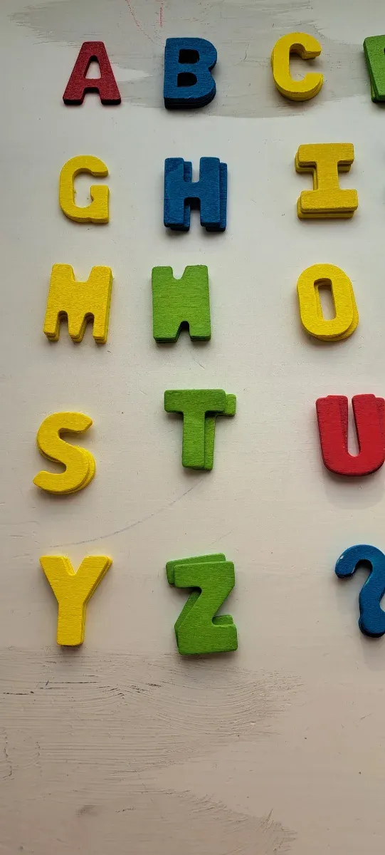 Juego de letras de madera