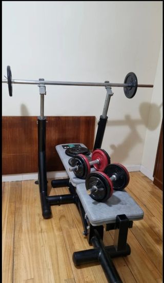 Banco de pesas y mancuernas