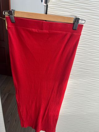 Falda larga roja de canalé