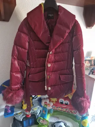 Chaqueta Marciano Talla M Roja Más bien granate