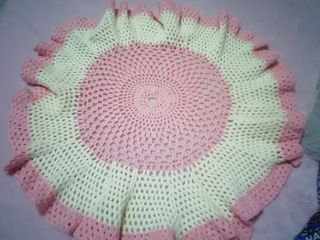 Scialle bimba uncinetto lana rosa/bianca