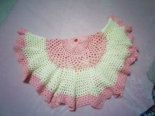 Scialle bimba uncinetto lana rosa/bianca