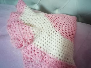 Scialle bimba uncinetto lana rosa/bianca