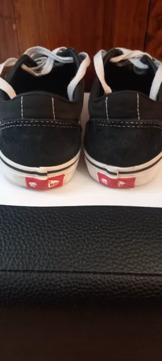 Zapatillas Vans Negras y Blancas