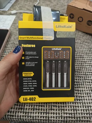 Cargador Pilas LiitoKala Lii-402