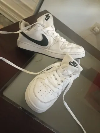 Zapatillas Nike Blancas y Negras