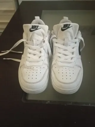 Zapatillas Nike Blancas y Negras