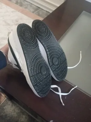 Zapatillas Nike Blancas y Negras