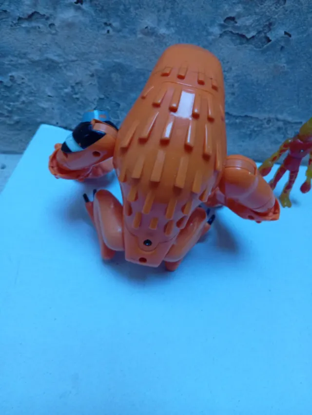 Muñecos Ben 10 Wildmutt y heatblast