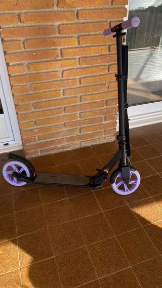 Patinete Decathlon Negro y Lila Plegable