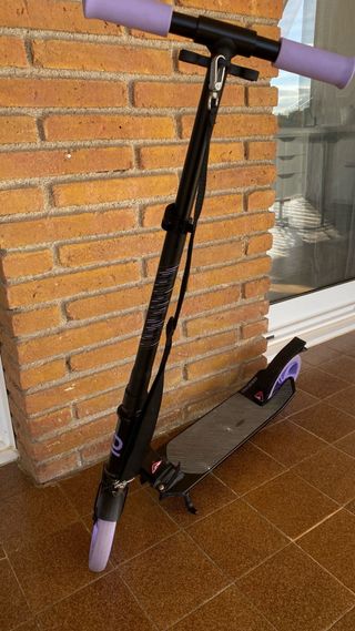 Patinete Decathlon Negro y Lila Plegable