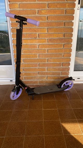 Patinete Decathlon Negro y Lila Plegable