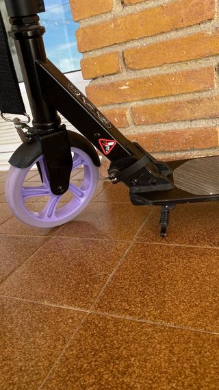 Patinete Decathlon Negro y Lila Plegable