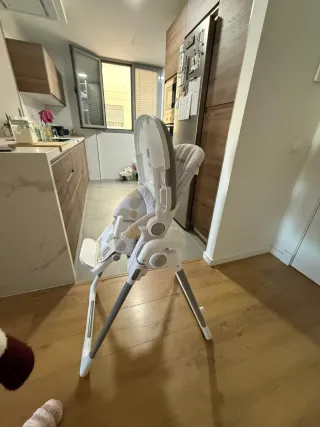 Trona de bebé con funda y bandeja